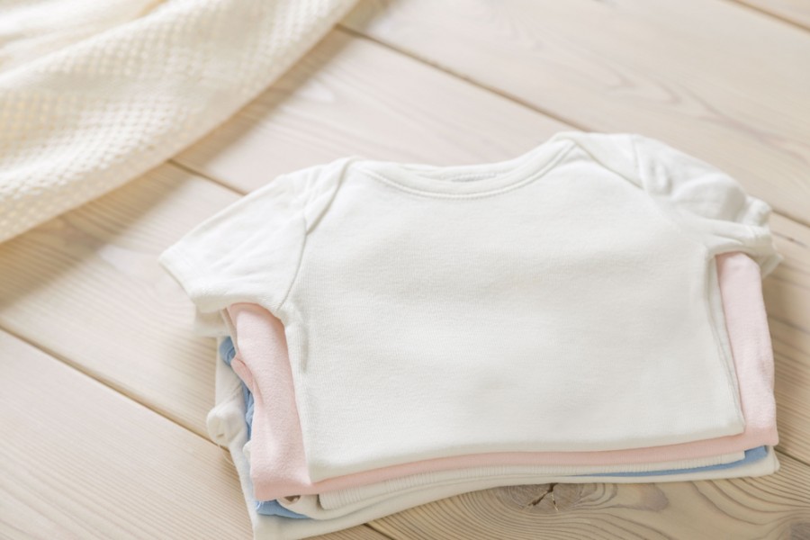 Achat vêtement bébé : comment composer le trousseau de votre nourrisson ?