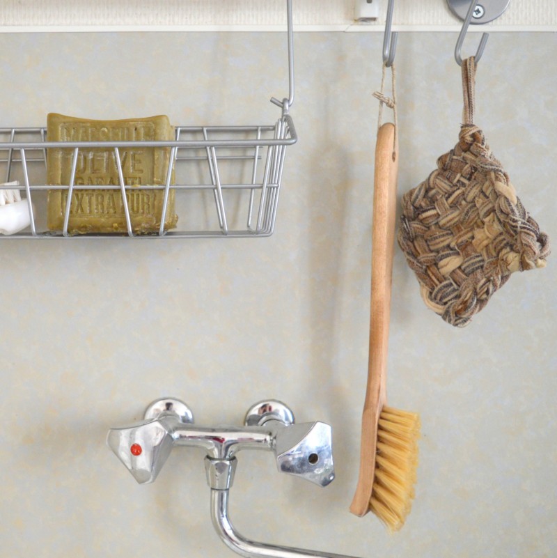 Éponges et brosses de nettoyage écologiques : quels avantages ?