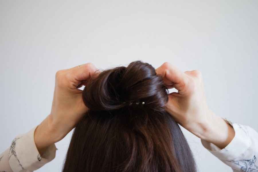 Chignon haut : rapide et esthétique